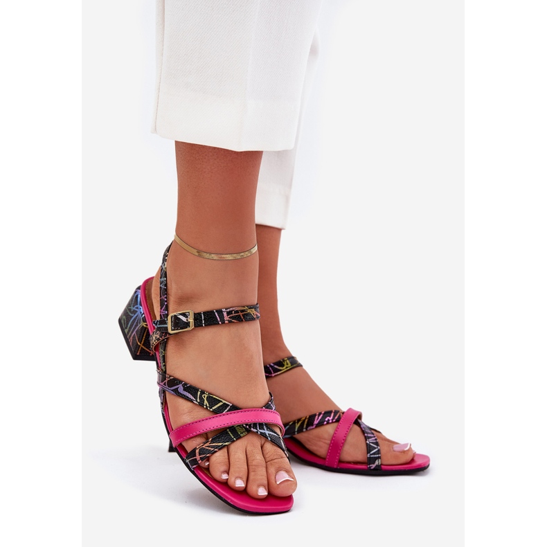 Sandálias de couro feminino no poste com Maciejka Stripes 06959-39 Fuksja rosa 1