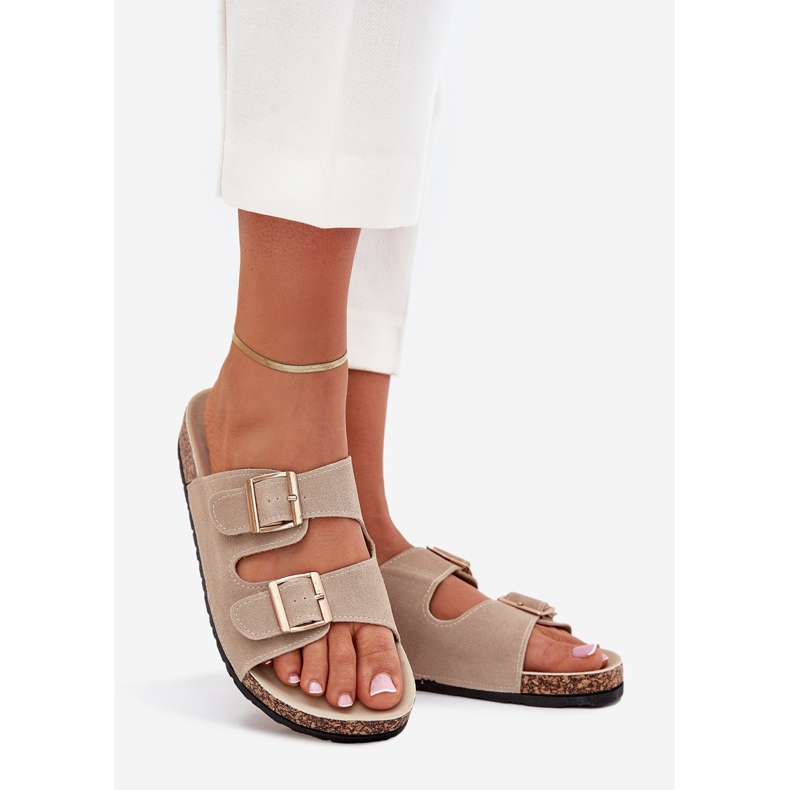 Boto Chinelos femininos com grampos dourados e costura bege Luner 1