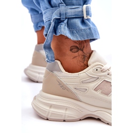 Sapatos esportivos femininos com malha bege 1