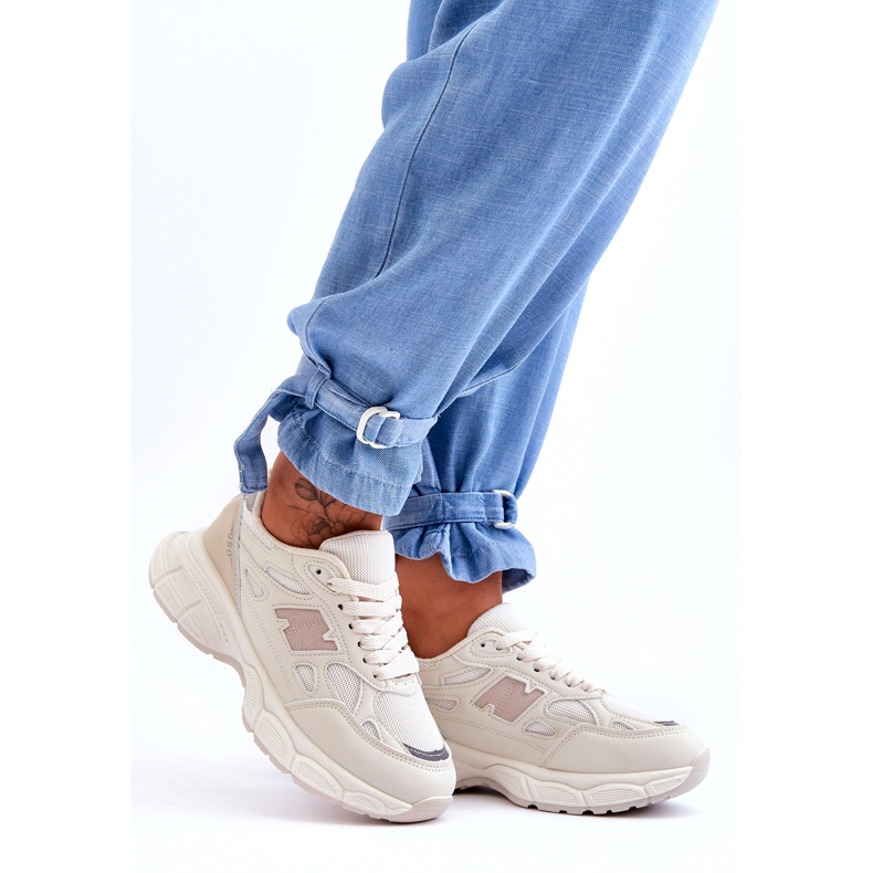 Sapatos esportivos femininos com malha bege 3