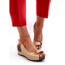 Sandálias leves femininas na cunha bege de sapatos de conforto 3