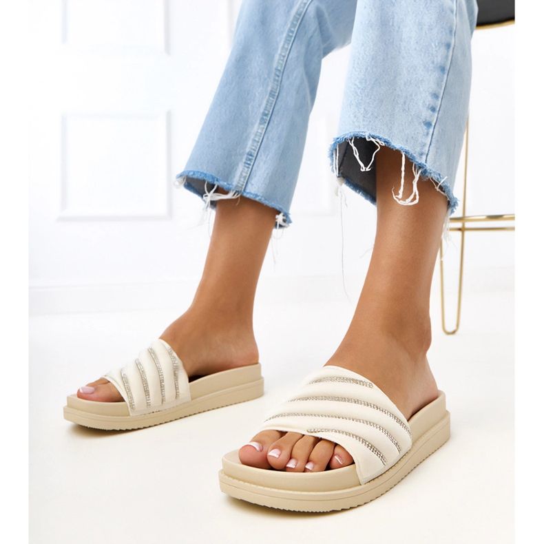 Chinelos bege com cardon zircões azul 1