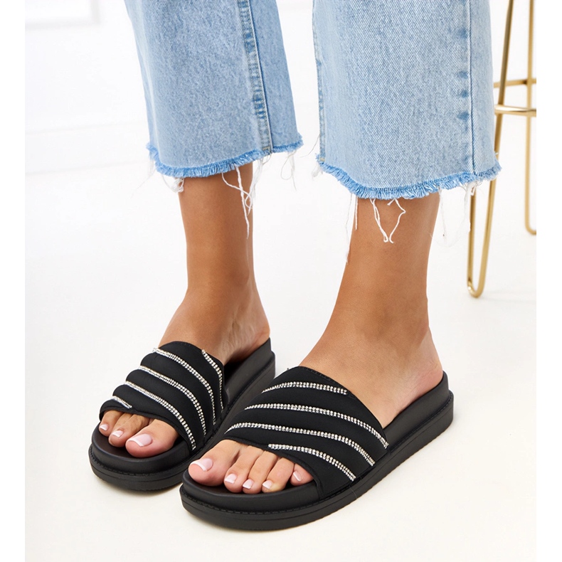 Chinelos pretos com cardon zircões 1