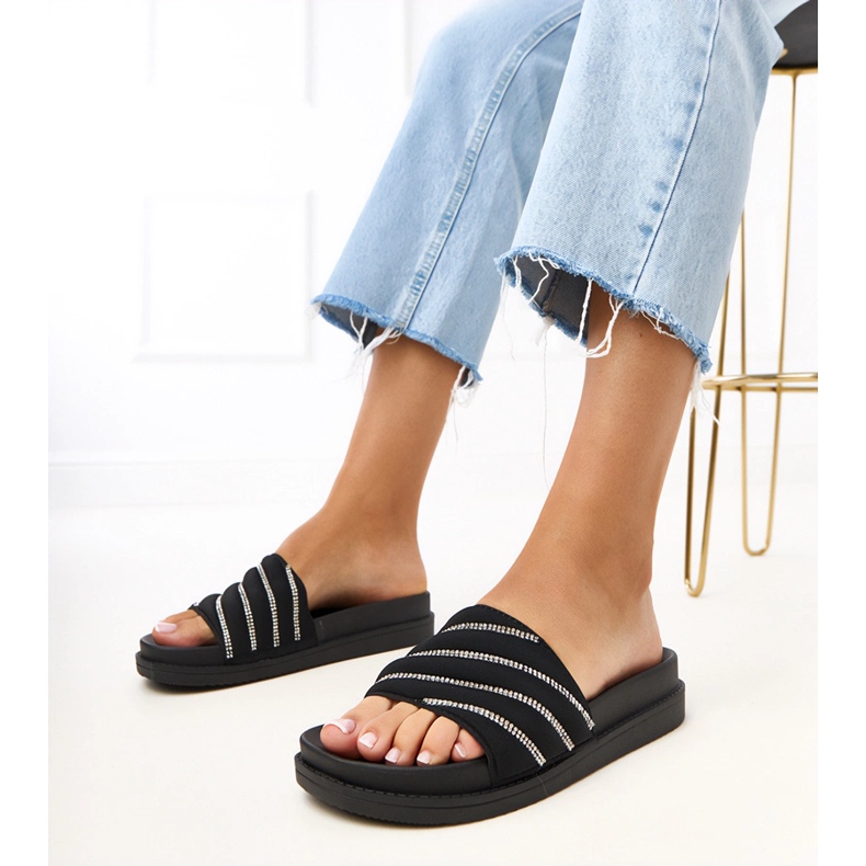 Chinelos pretos com cardon zircões 2