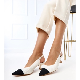 Bombeas de material com brechas baixas brancas Cassie branco 2