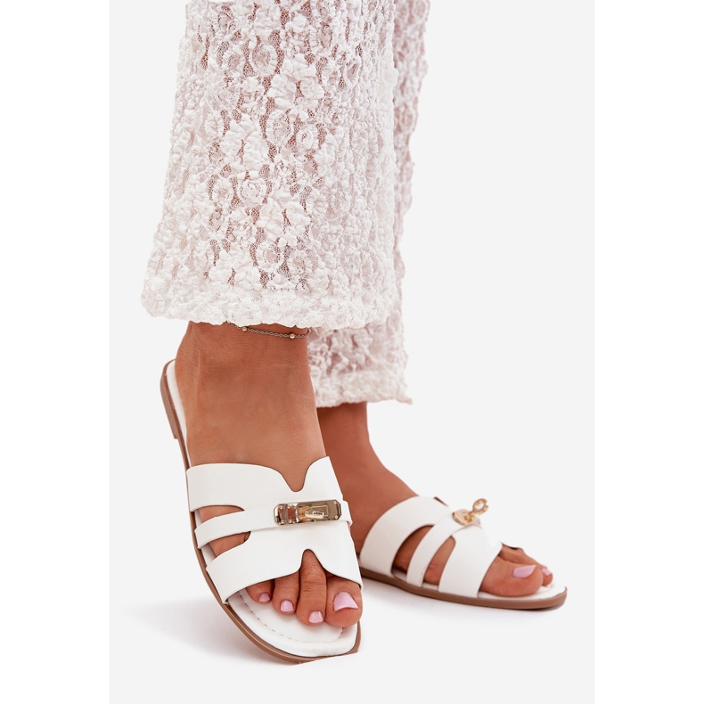 Boto Chinelos femininos planos com alça e detalhes dourados kerenza brancos 1