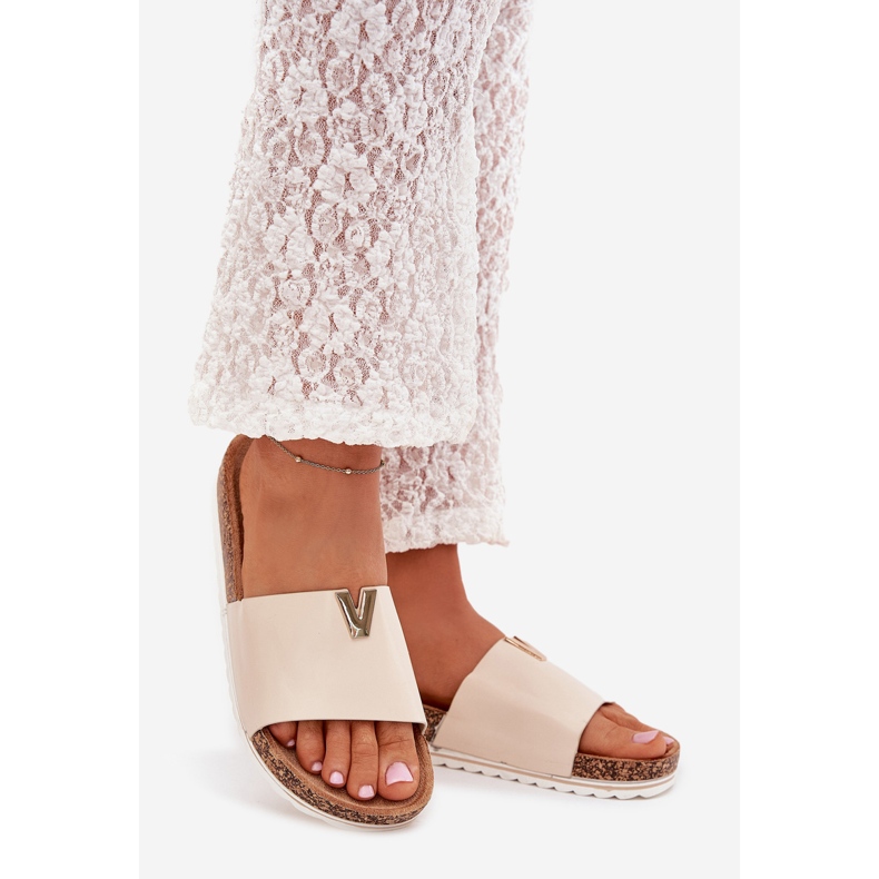 Boto Flips femininos em uma plataforma de cortiça com detalhe decorativo BEIGE Vessira bege 1