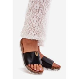 Boto Flips femininos em uma plataforma de cortiça com um detalhe decorativo Black Vessira preto 1