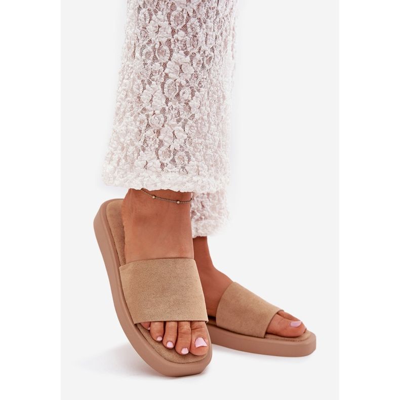 Boto Chinelos femininos em plataforma com eco camurça escura bege jorina 1