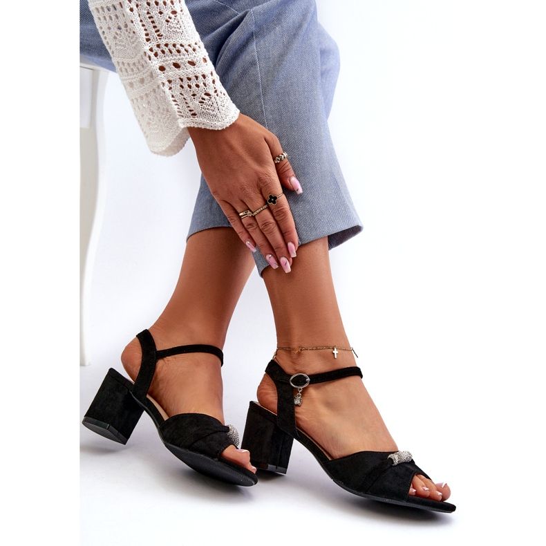 Vinceza Sandálias ecológicas femininas no post com decorações pretas preto 3