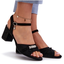 Vinceza Sandálias ecológicas femininas no post com decorações pretas preto 4