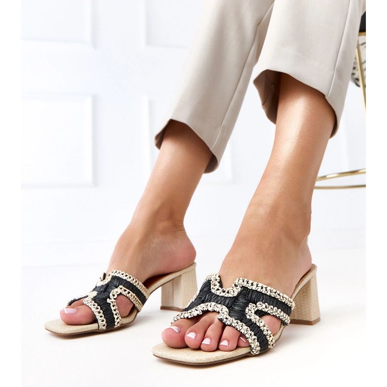 Chinelos de crochê preto no post samita 1