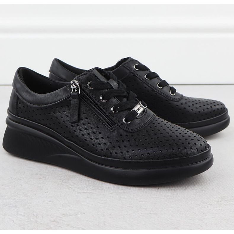 Sapatos de couro feminino perfurados nas cunhas Black Vinceza 79565 preto 2