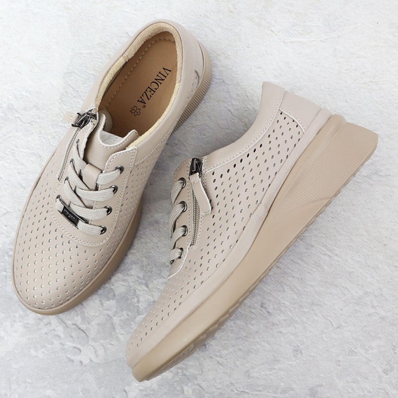 Sapatos de couro feminino perfurados nas cunhas bege vinceza 79565 1
