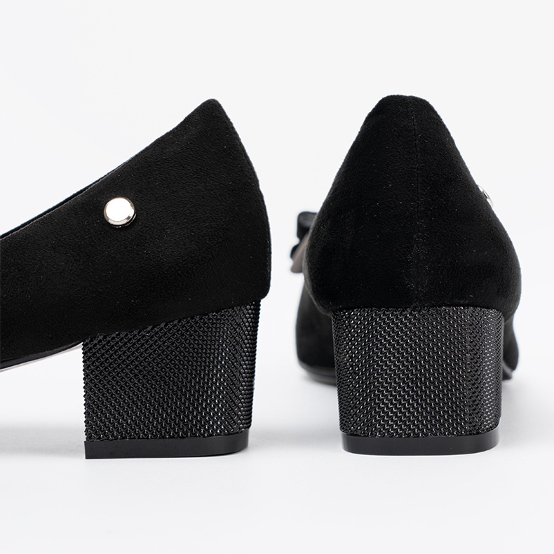 Goodin Bombas pretas com um arco no poste preto 1