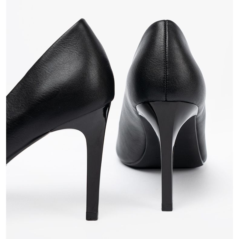 Sergio Leone Bombas pretas clássicas em um salto alto preto 2