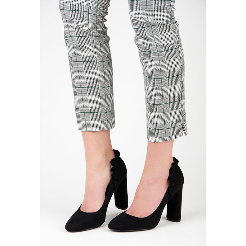 Seastar Bombas em um post com um babado preto 1 Seastar Bombas em um post com um babado preto 1