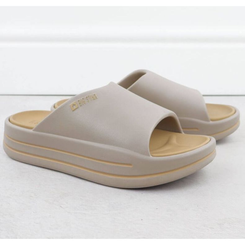 Slippers na plataforma Big Star em SS274424 INT2152A 2