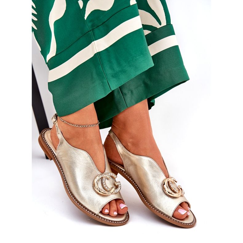 Sandálias de couro lisadas com a decoração de Laura Messi 2865 Zlotys dourado 4