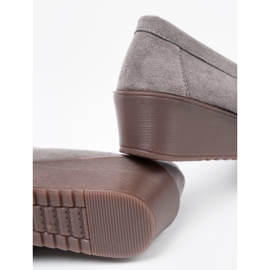 Shelvt Sapatos cinza com um ursinho de pelúcia dourado 1