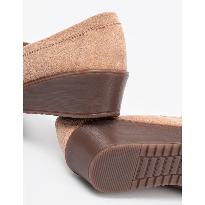 Shelvt Sapatos bege para cunhas de camurça 2