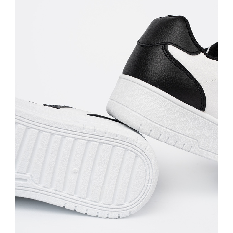 Shelvt Tênis em preto e branco elegantes com inserções de brilho 2