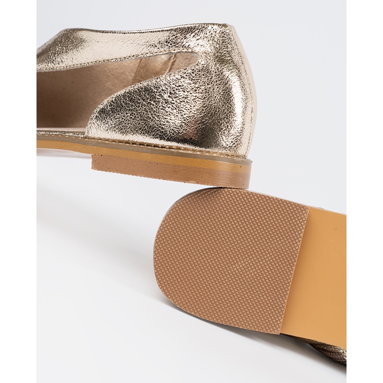 Goodin Sandálias femininas douradas com recortes dourado 1