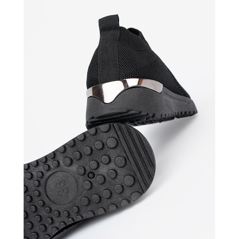 Shelvt Black Slip-On Sports Shoes com uma parte superior de malha preto 1