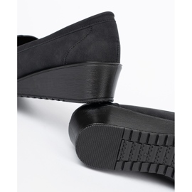 Shelvt Sapatos pretos de cunha com um ornamento 1