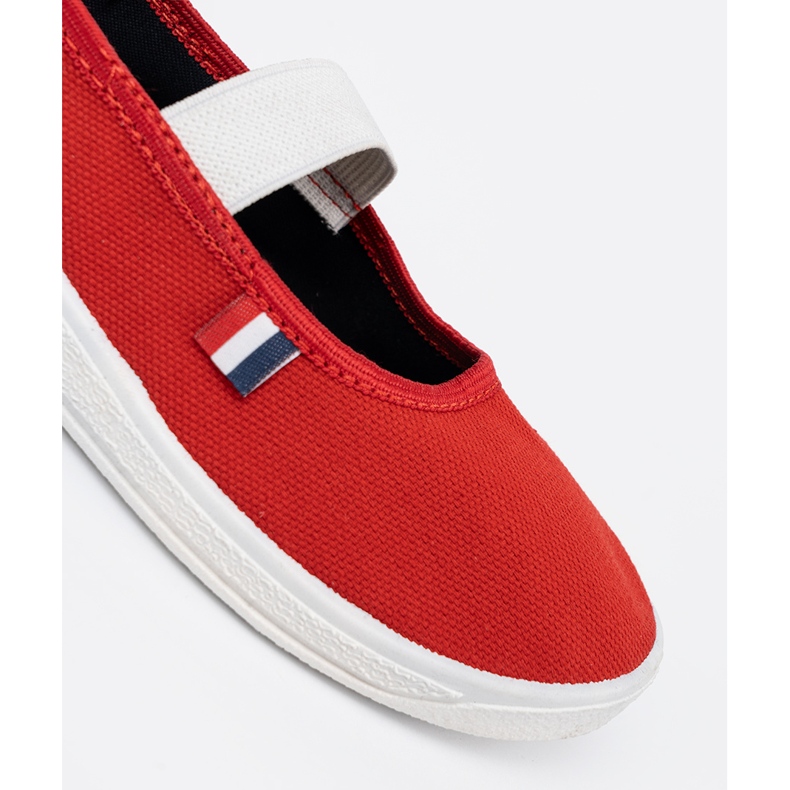 Shelvt Sapatos vermelhos claros com uma alça flexível 1 Shelvt Sapatos vermelhos claros com uma alça flexível 1