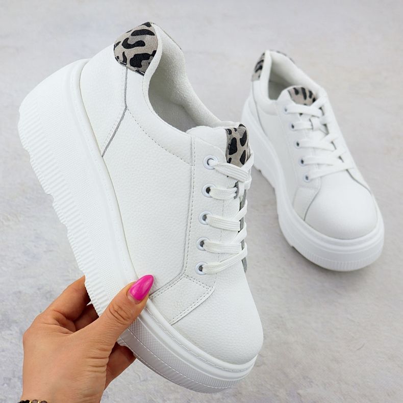 Sapatos de couro feminino na plataforma branca Vinceza 89144 branco 1