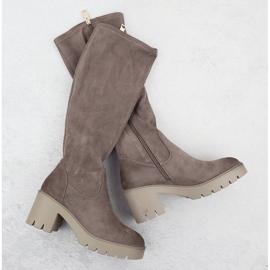 Botas femininas isoladas bege vinceza 58332 1