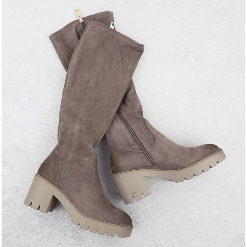 Botas femininas isoladas bege vinceza 58332 1