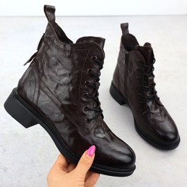 Trabalhadores de couro feminino botas marrons isoladas Vinceza 86412 1