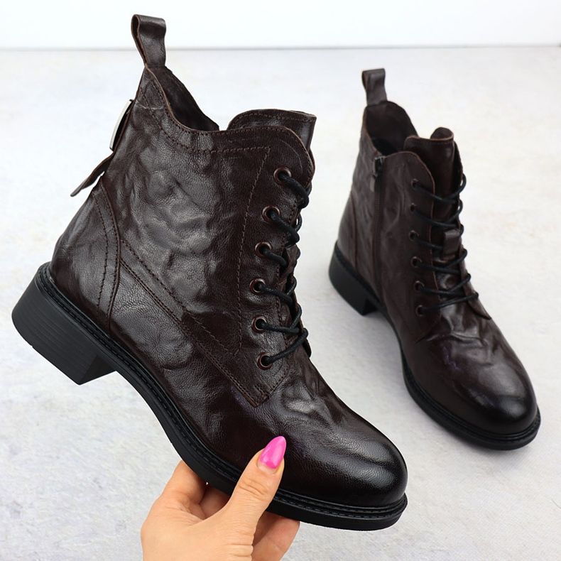 Trabalhadores de couro feminino botas marrons isoladas Vinceza 86412 1