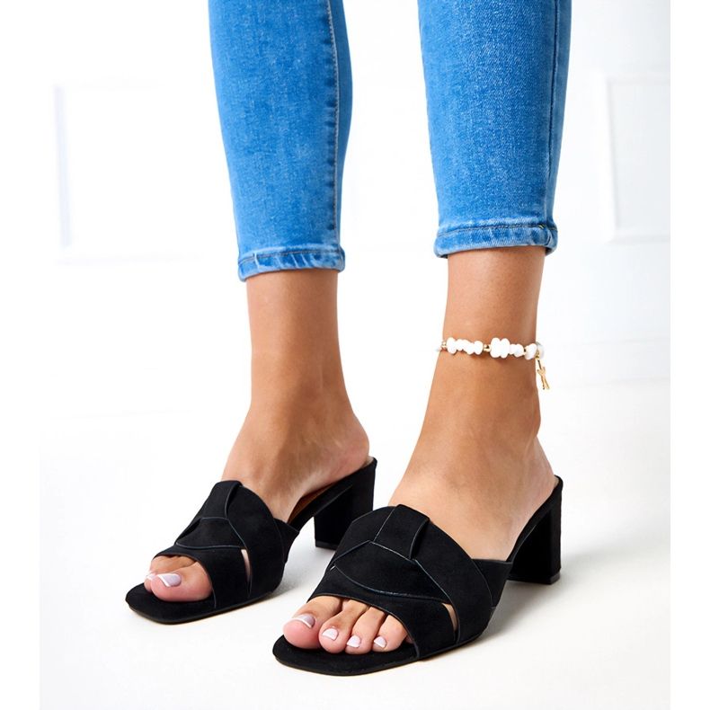 Chinelos clássicos pretos no Post Risana Ekozamszu 2