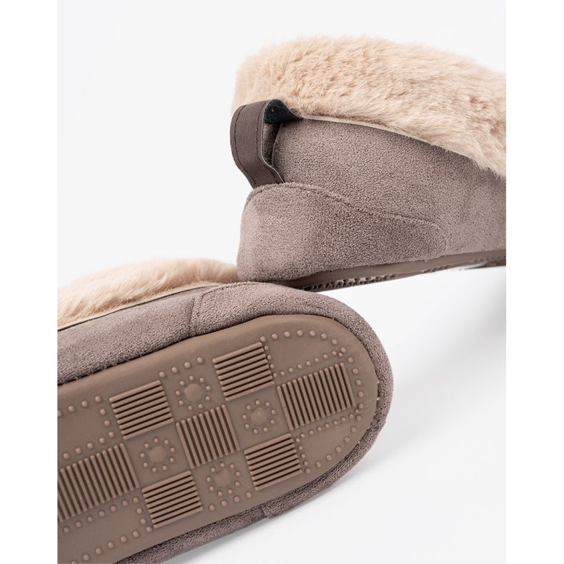 Shelvt Flippers bege escuros com um arco e um interior do tipo mocassim macio 1 Shelvt Flippers bege escuros com um arco e um interior do tipo mocassim macio 1
