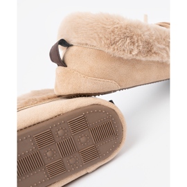 Shelvt Chinelos bege quentes, como mocassins com um arco 1