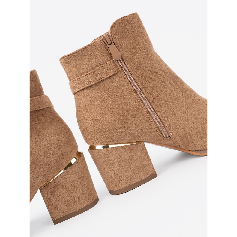 Shelvt Botas elegantes em um tom marrom claro com detalhes dourados 1