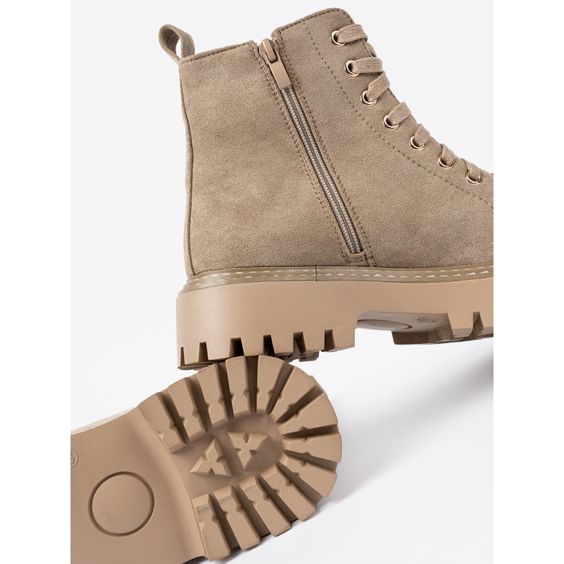 Shelvt Trabalhadores bege com coração e uma sola grossa 2