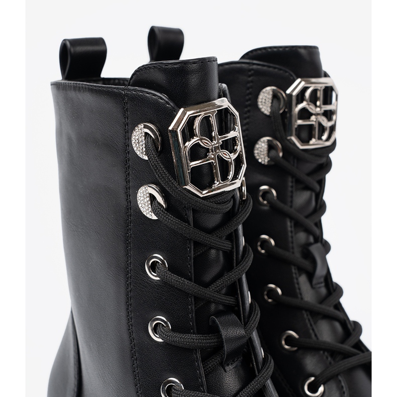 Shelvt Sacos pretos com decoração de metal 1