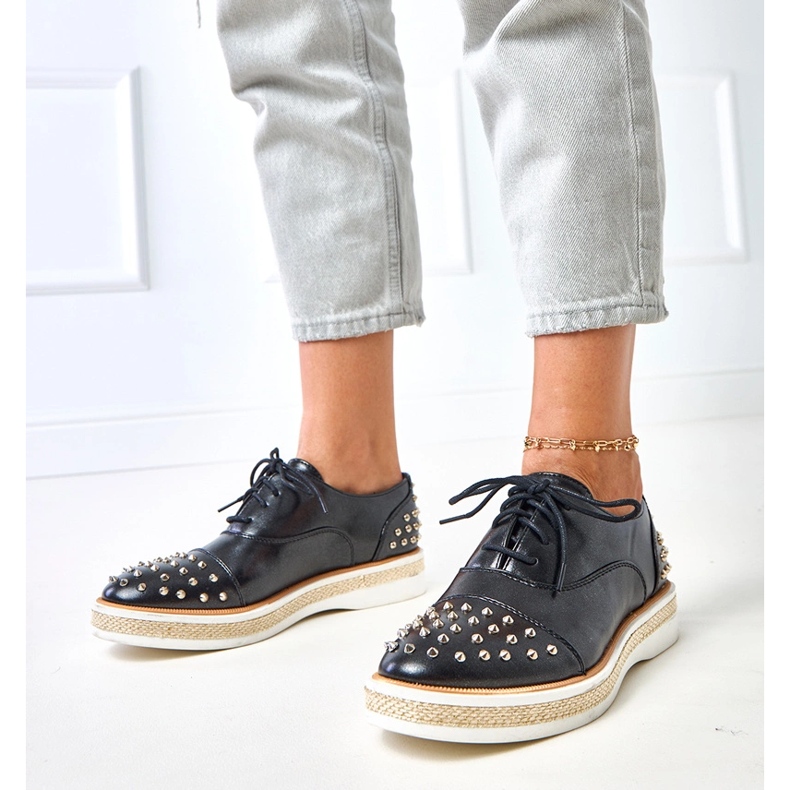 Sapatos femininos negros com pregos de grés preto 1 Sapatos femininos negros com pregos de grés preto 1