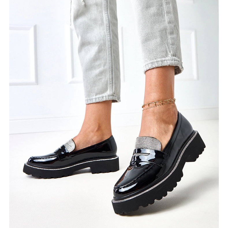 Mocas envernizados pretos decorados com laures zircões 2