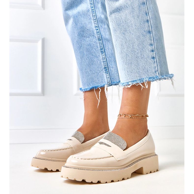 Mocas envernizados bege decorados com Laures Zircon 1