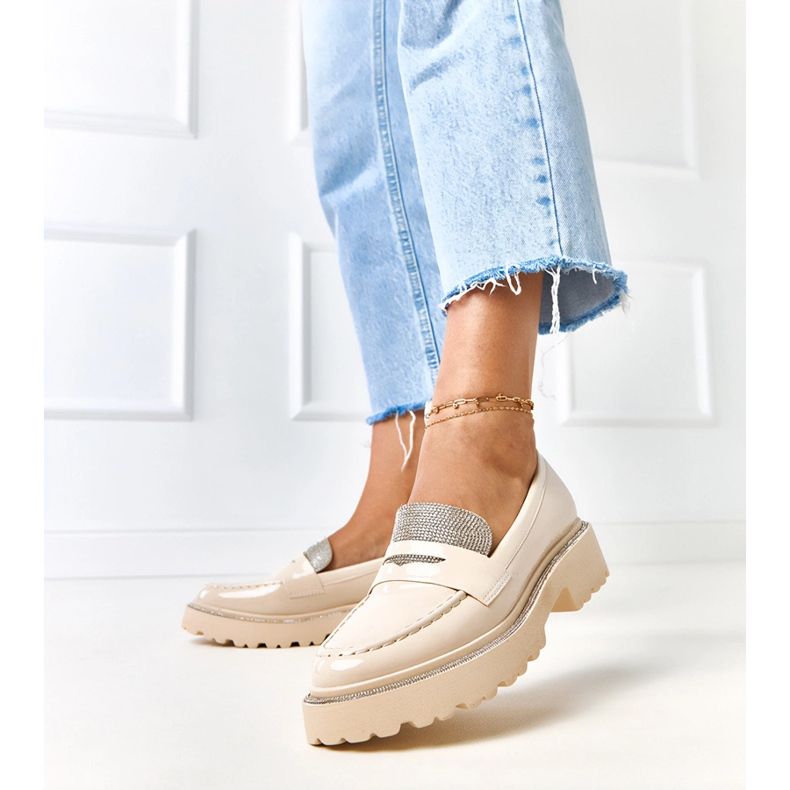 Mocas envernizados bege decorados com Laures Zircon 2