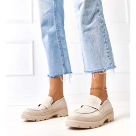 Mocasinas bege feitas de serafina ecológica 2