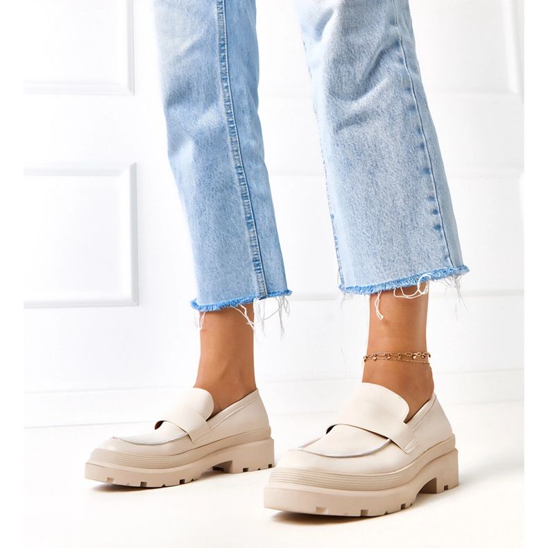 Mocasinas bege feitas de serafina ecológica 2