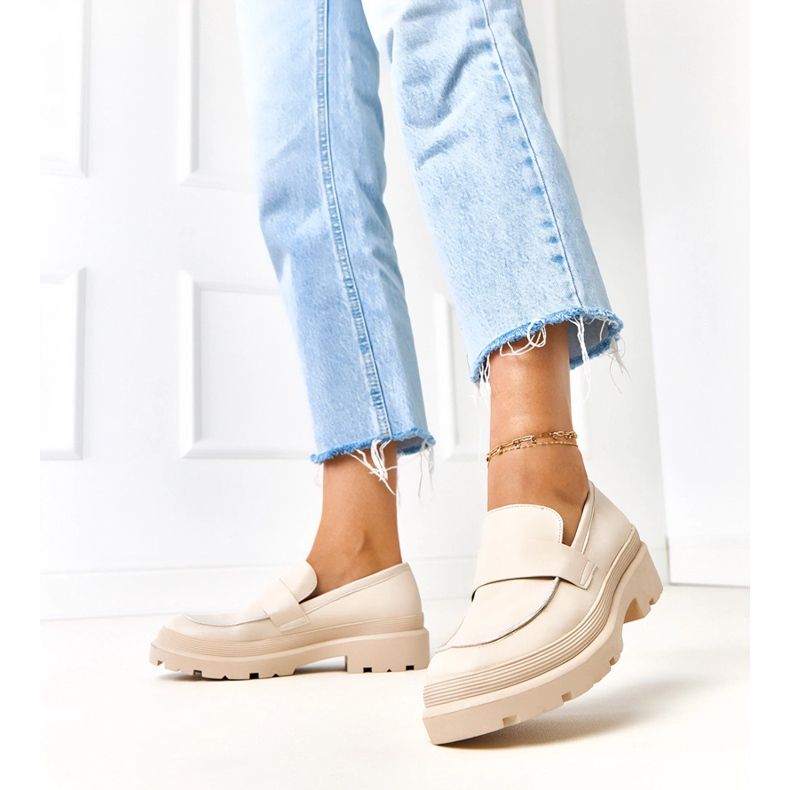 Mocasinas bege feitas de serafina ecológica 1