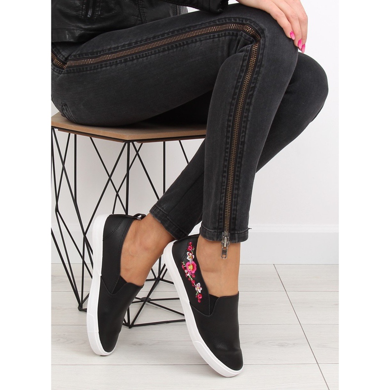 Chinelos com delicado bordado preto g1204a Preto 2