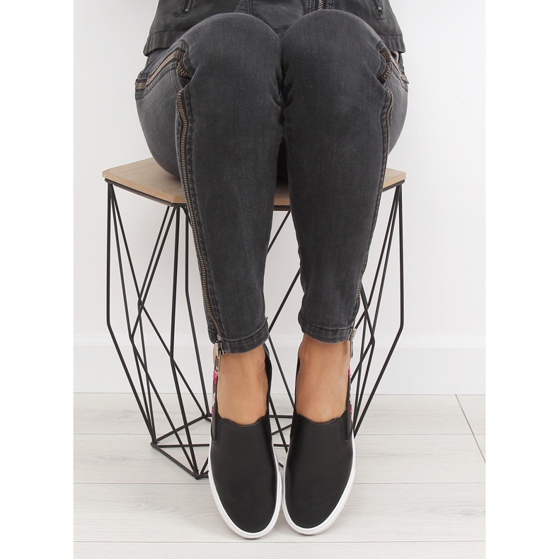 Chinelos com delicado bordado preto g1204a Preto 1